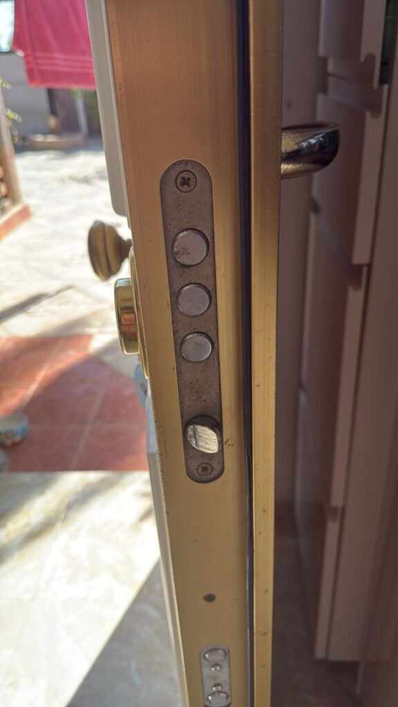 Cerrajeros en la cala de Mijas